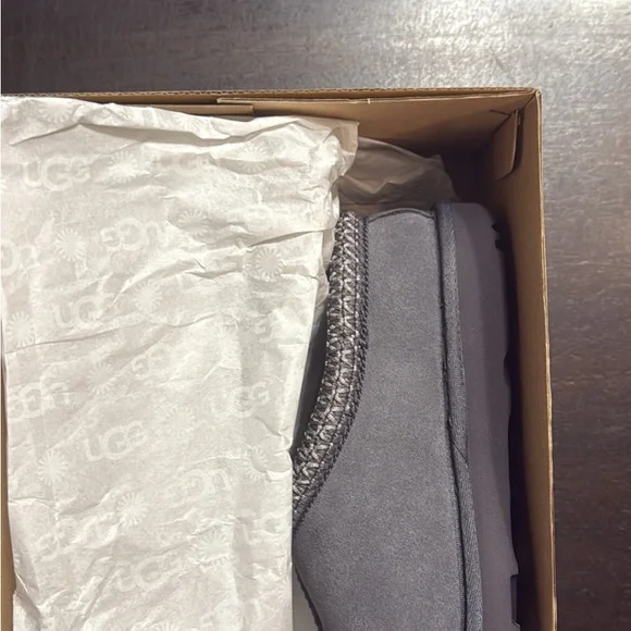Brand new UGG Tasman ll obsidian size 4y/5 women UGG Women main image 3